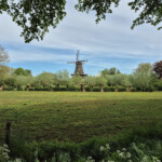 Korenmolen Houdt Braef Stant uit 1856 staat aan de IJsseldijk bij Welsum.