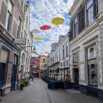 Parapluutjes in de Vleeshouwerstraat Deventer