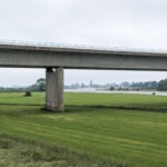 Zuthpen zichtbaar onder de Cortenoeversebrug door.